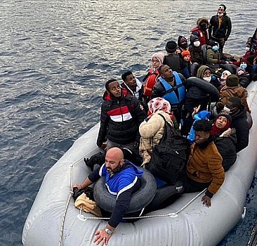 Türk kara sularına itilen 8 sığınmacı kurtarıldı
