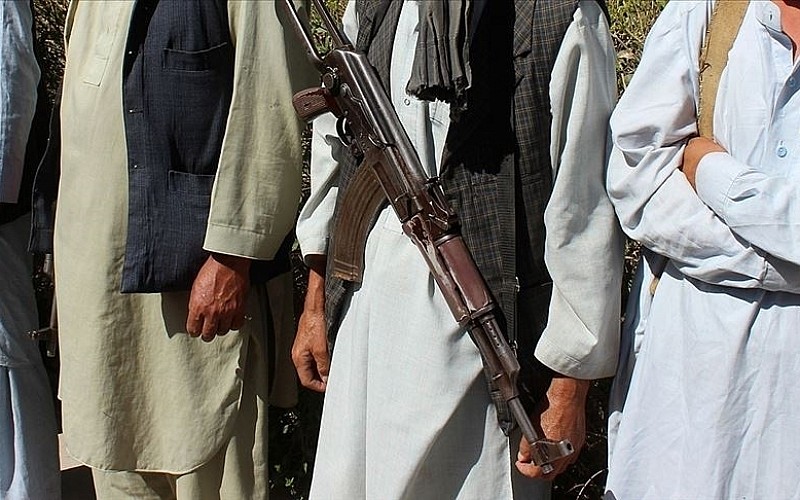 Afganistan'da 25 DEAŞ üyesi Taliban'a teslim oldu