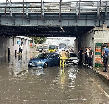 İstanbul'da kuvvetli yağış yaşamı olumsuz etkiledi
