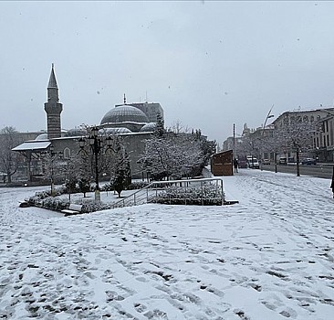 Erzurum, Ardahan ve Kars'ta kar yağışı ve tipi ulaşımı aksattı