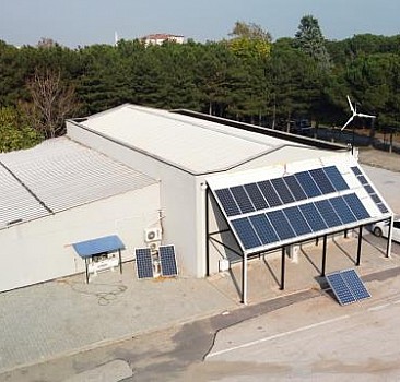 Elektrikli araçlar için güneş ve rüzgar enerjili şarj istasyonu ürettiler
