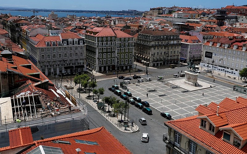 Kovid-19 vakalarının arttığı Lizbon'da hafta sonu kente giriş ve çıkışlar yasaklandı