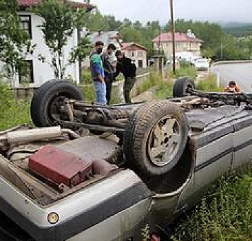 Kastamonu'da otomobil devrildi: 3 yaralı