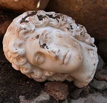 Düzce'deki antik kentte heykel başı bulundu