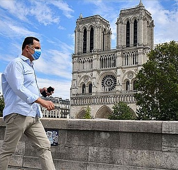 Fransa'da açık havada maske zorunluluğu kalktı