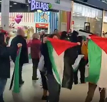 İspanyollar'dan Carrefour önünde İsrail'e protesto