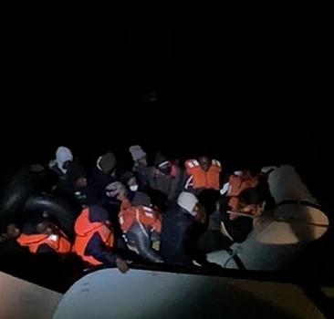 Lastik botla sürüklenen sığınmacılar kurtarıldı