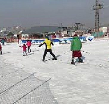 Kastamonu Sevgi Evleri'nde kalan çocuklara kayak eğitimi verildi