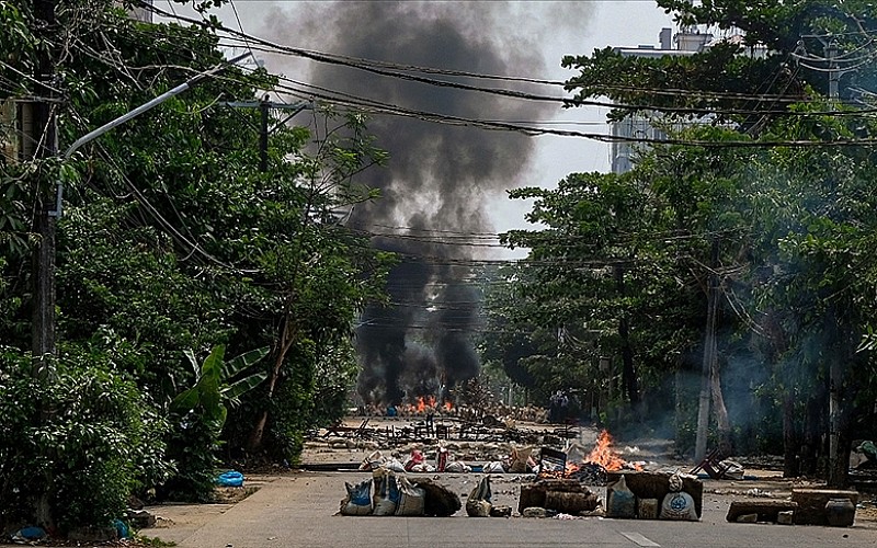 Myanmar'da ölenlerin sayısı 745'e yükseldi