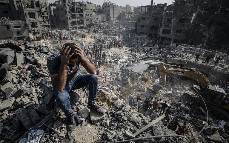 Katil İsrail'den Gazze'ye yoğun bombardıman!