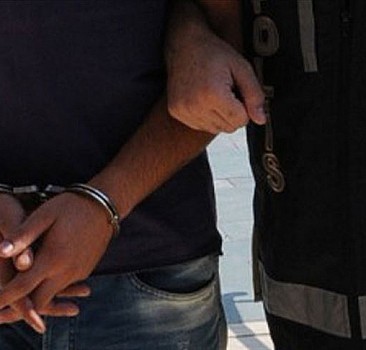 Beyoğlu'nda değnekçilik yapan 2 zanlı yakalandı