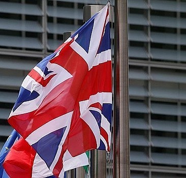 İngiltere, Sudan'daki diplomatik personelini ve ailelerini tahliye etti