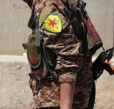 Terör örgütü YPG/PKK, Haseke'de muhalif Kürtlerin ofisini yaktı