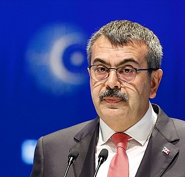 Milli Eğitim Bakanı Tekin, bayram namazını memleketi Erzurum'da kıldı
