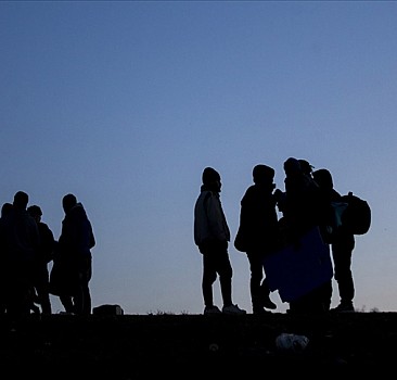 Balıkesir'de 29 düzensiz göçmen ve 2 göçmen kaçakçılığı şüphelisi yakalandı