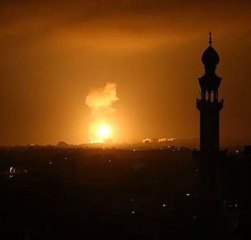 Katil devlet, savaş uçaklarıyla Gazze'yi vurdu