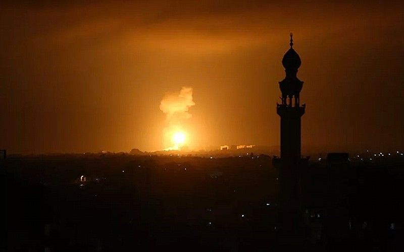 Katil devlet, savaş uçaklarıyla Gazze'yi vurdu