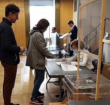 Fransa'da genel seçimlerin ilk turu başladı