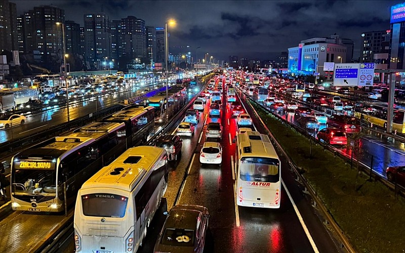 İstanbul'da trafik yoğunluğu yüzde 80'e çıktı