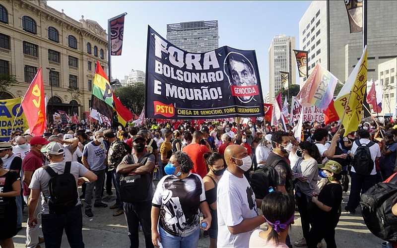 Brezilya'da yoğun katılımla Devlet Başkanı Bolsonaro yanlısı ve karşıtı gösteriler düzenledi