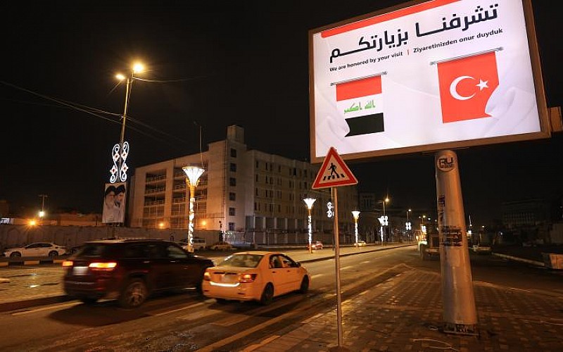 Irak'ta Başkan Erdoğan'ın ziyareti öncesi caddelere Türk bayrağı asıldı