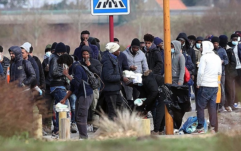 Fransa'nın 'istemediği' düzensiz göçmenler yaşam mücadelesi veriyor