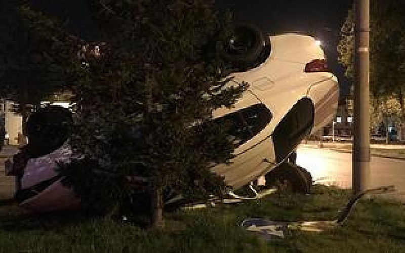 Kayseri'de iki otomobil çarpıştı: 1'i ağır 6 yaralı