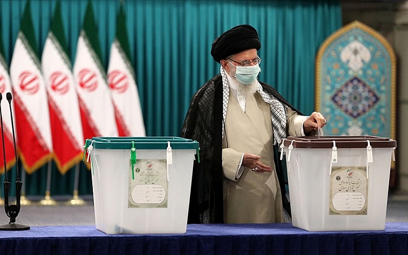 İran'da 13. Cumhurbaşkanlığı Seçimleri için oy verme işlemi başladı