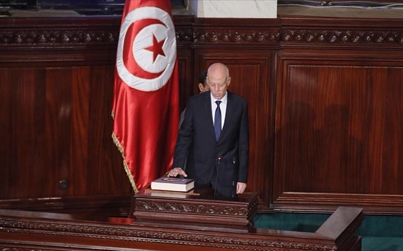 Tunus'ta Cumhurbaşkanı'nın olağanüstü yetkilerini süresiz uzatması 'maskeli diktatörlüğe' işaret ediyor