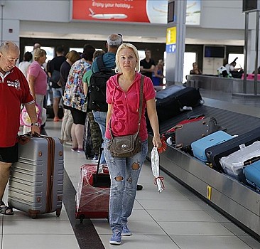 Antalya'ya hava yoluyla gelen turist sayısı 10 milyonu aştı