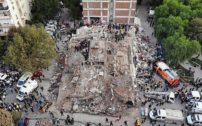 İzmir'deki depremde 22 kişi hakkında gözaltı kararı verildi