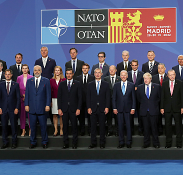 Cumhurbaşkanı Erdoğan, NATO Zirvesi'nde aile fotoğrafına katıldı