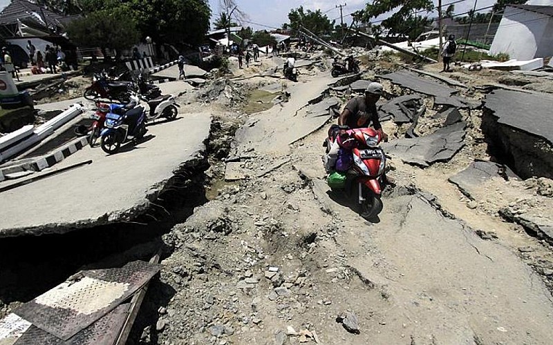 Endonezya'da doğal afetler büyük kayıp yaşattı