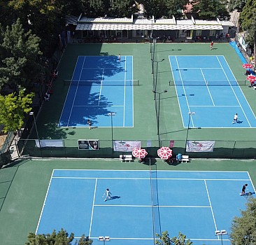 ANALİG tenis yarı final müsabakaları, Manisa'da başladı