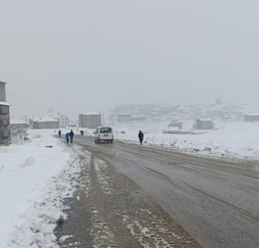 Doğu Anadolu'da 893 köy yolu ulaşıma kapandı