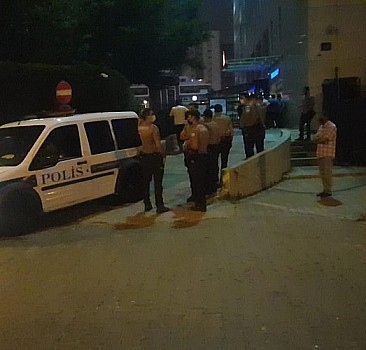 İzmir'de hastane önünde silahlı saldırı: 4 yaralı