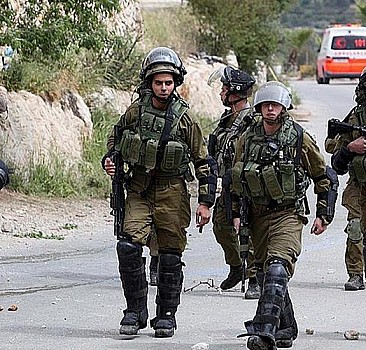 Terör devleti 17 Filistinliyi gözaltına aldı