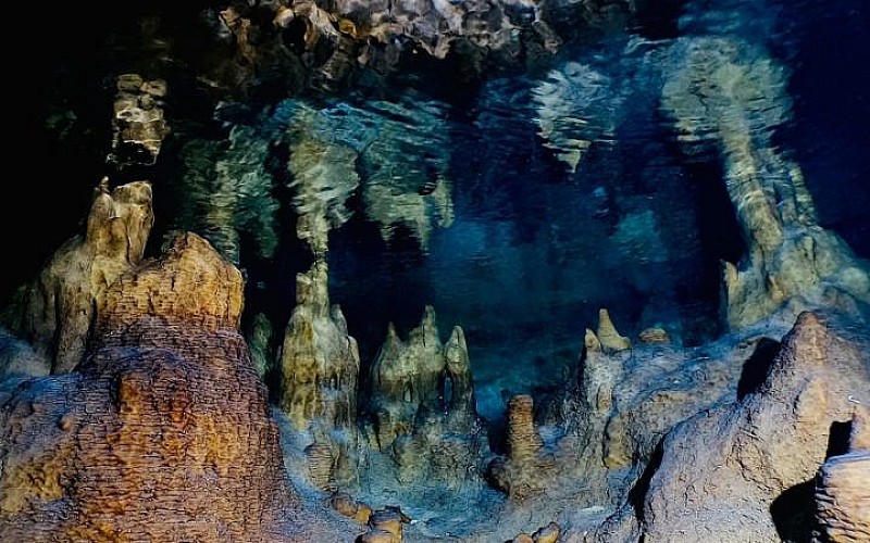 Hatay'da su altı mağarası