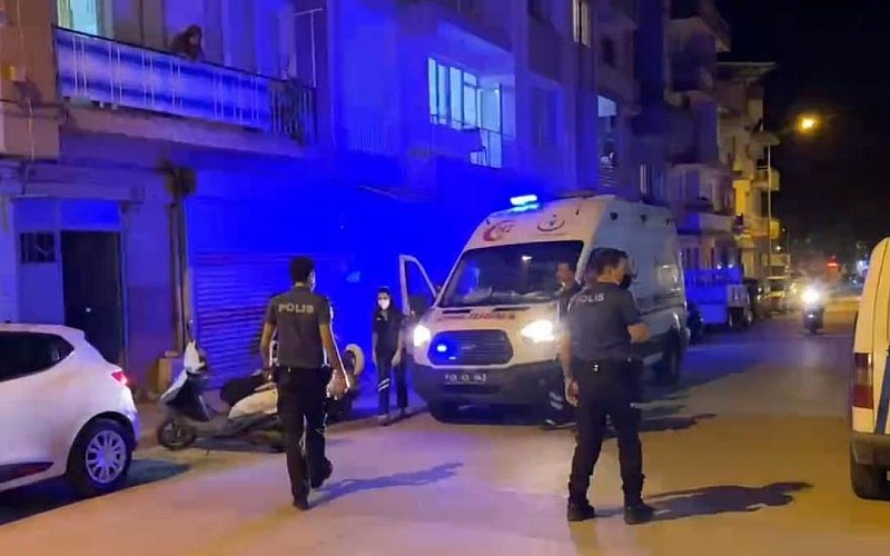 İzmir'de evinde düşüp sakatlanan yaşlı adam, komşusunun dikkati sayesinde hastaneye kaldırıldı