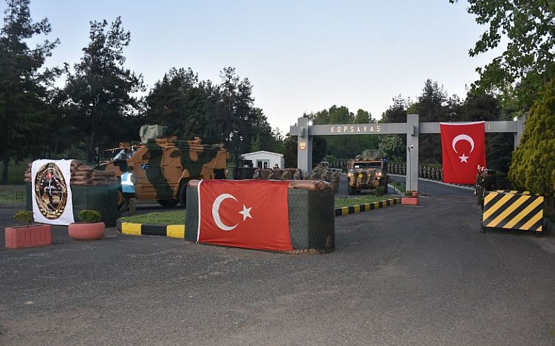 Türk askeri dev tatbikat için yola çıktı