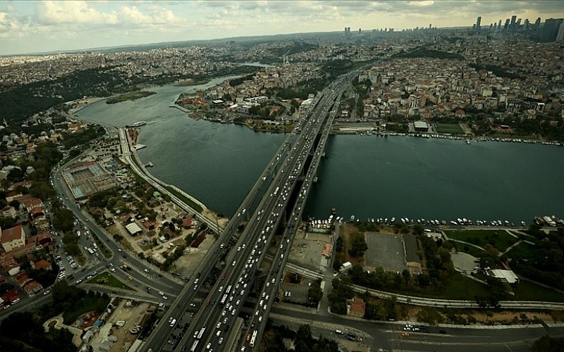Okulların açıldığı ilk gün İstanbul'da trafik yoğunluğu yaşanıyor