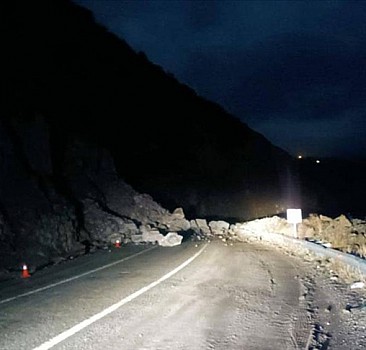 Artvin-Ardahan kara yolu heyelan nedeniyle ulaşıma kapandı
