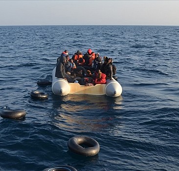 Türk kara sularına itilen sığınmacılar kurtarıldı
