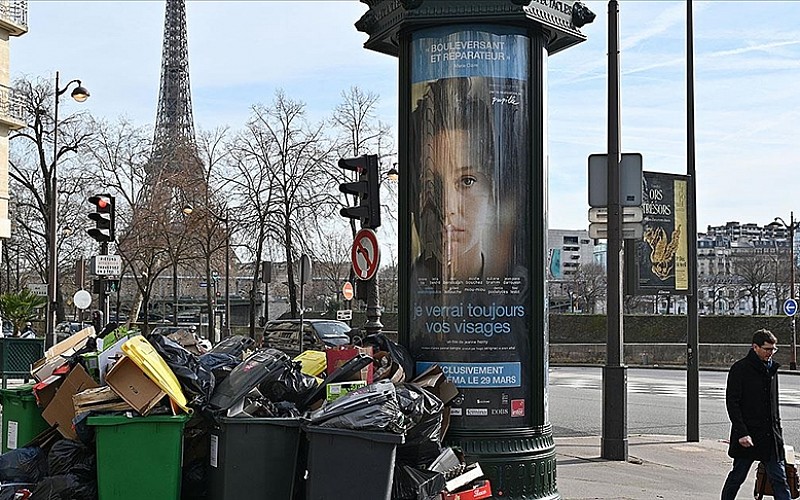 Fransa'da skandal olay, grevdeki çöp toplayıcılarını zorla çalıştırıyorlar