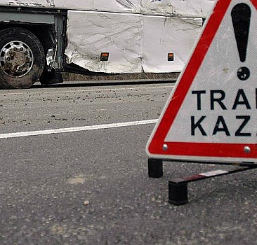 Samsun'da hafif ticari araçla çarpışan motosikletteki 2 kişi yaralandı