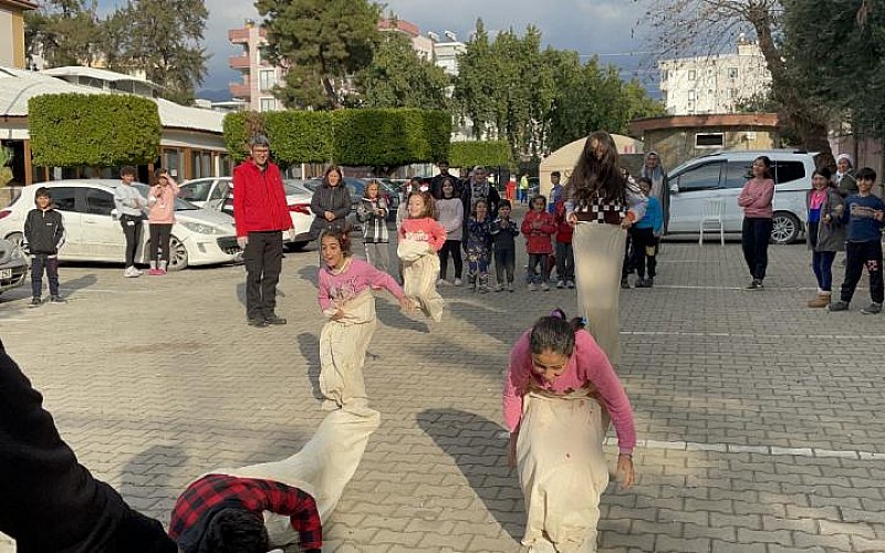 Hatay'da depremzede çocuklar için şenlik düzenlendi