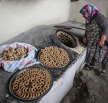 Yayladağı'nda kadınlar bayram için halaka kurabiyesi hazırlıyor