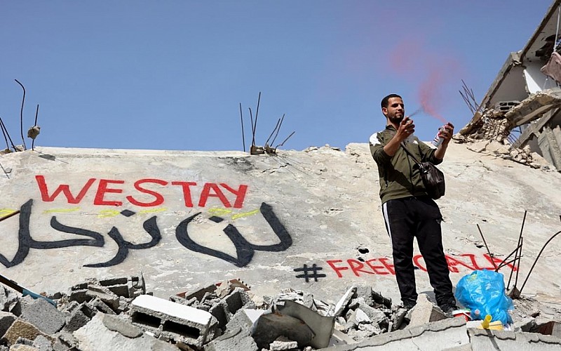 Filistinliler enkazların üzerine "ayrılmayacağız" yazdı