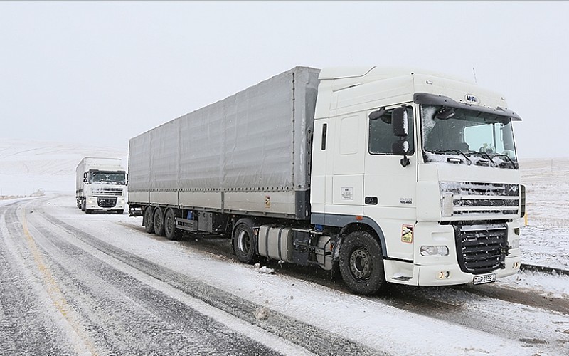 Ağrı, Kars ve Ardahan'da kar yağışı etkili oluyor