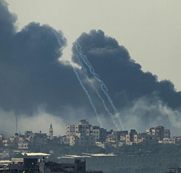 İsrail ordusu, Gazze'de 200'den fazla yeri vurduğunu duyurdu